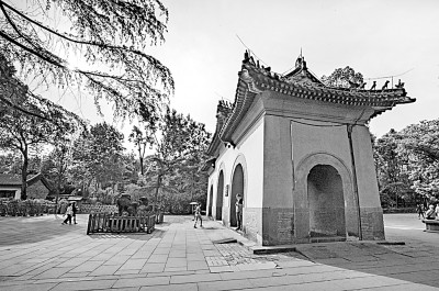 曹操的多疑與諸葛亮的多智