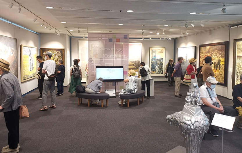 3.日本觀眾參觀展覽.jpg 3.日本觀眾參觀展覽.jpg