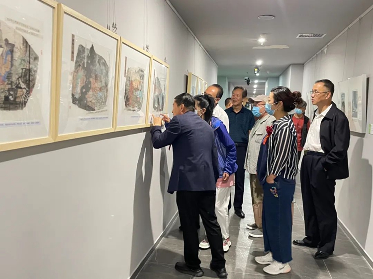 青展巡展圖3.jpg
