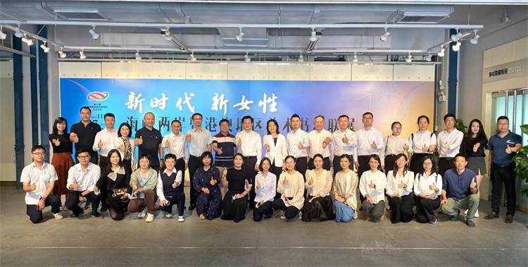 1.中山市領(lǐng)導(dǎo)及當(dāng)?shù)夭糠置佬g(shù)家在展場合影.jpg 1.中山市領(lǐng)導(dǎo)及當(dāng)?shù)夭糠置佬g(shù)家在展場合影.jpg