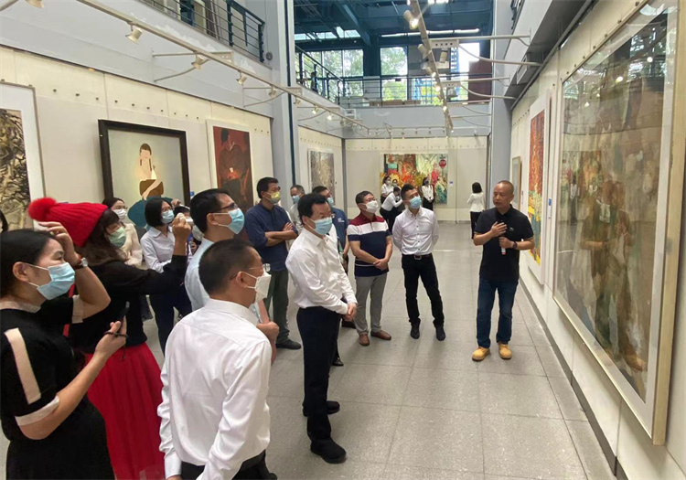 2.當(dāng)?shù)丶钨e參觀展覽.jpg 2.當(dāng)?shù)丶钨e參觀展覽.jpg